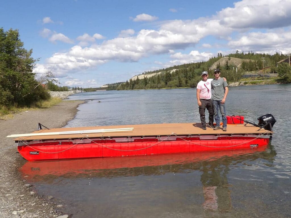 Mit UFLOAT einen Lebenstraum verwirklichen: Ein selbstgebauter Katamaran mit Ufloat-System in Whitehorse, Yukon-Territorium